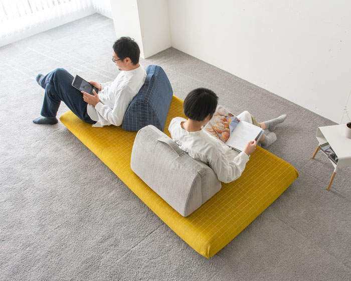 フレキシブルな暮らしに寄り添うローソファー「CARRY SOFA」の