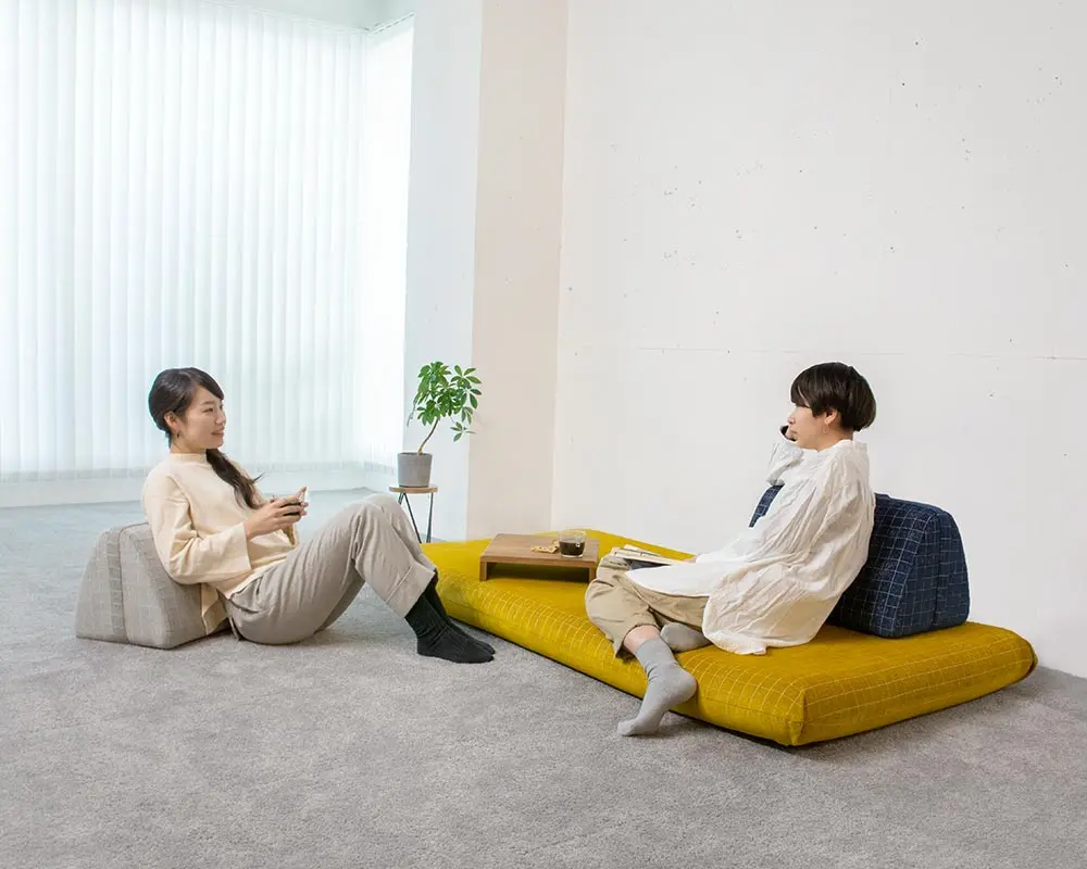 フレキシブルな暮らしに寄り添うローソファー「CARRY SOFA」の商品コンセプト｜国産ローソファ専門店HAREM｜公式通販サイト