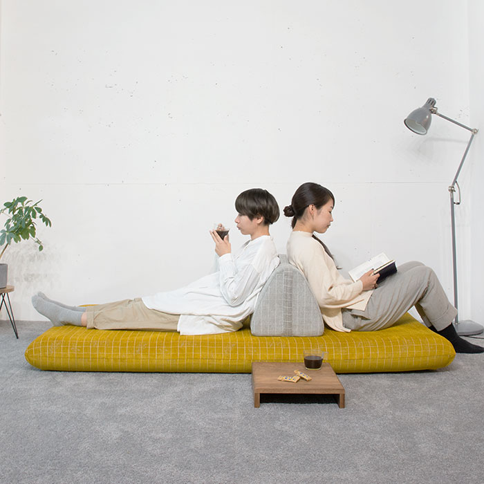 フレキシブルな暮らしに寄り添うローソファー「CARRY SOFA」の商品