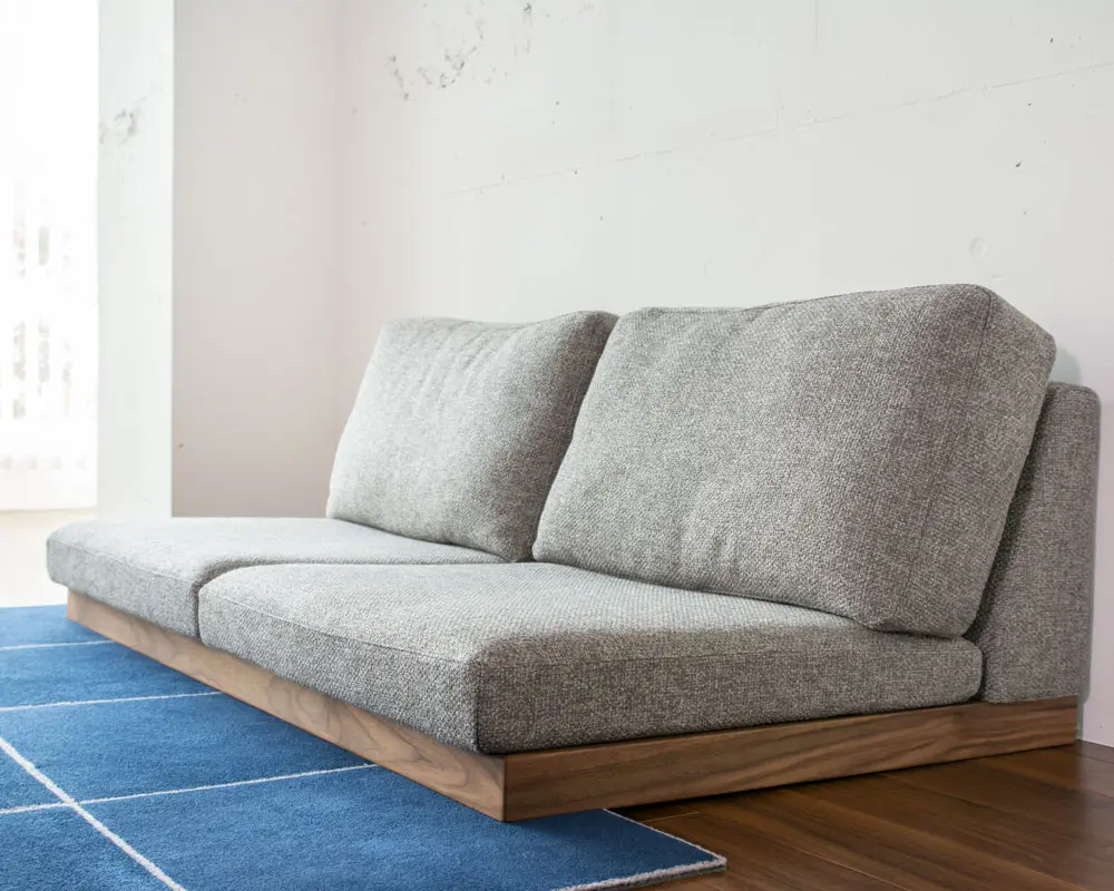 ウォールナット等の無垢材が魅力の脚付きローソファー「KARYA SOFA」商品詳細｜国産ローソファ・フロアソファ専門店HAREM｜公式通販サイト